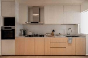 7 Kitchen Cabinet Design Color Trends For Your 4-Room HDB 2022